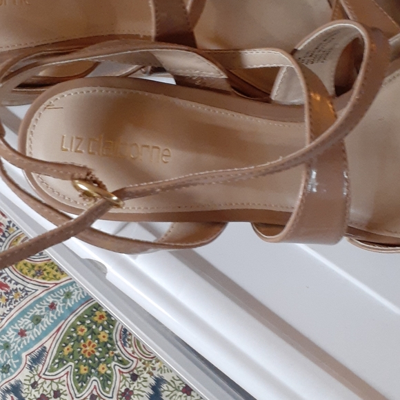 Shoe - Picture 2 of 3